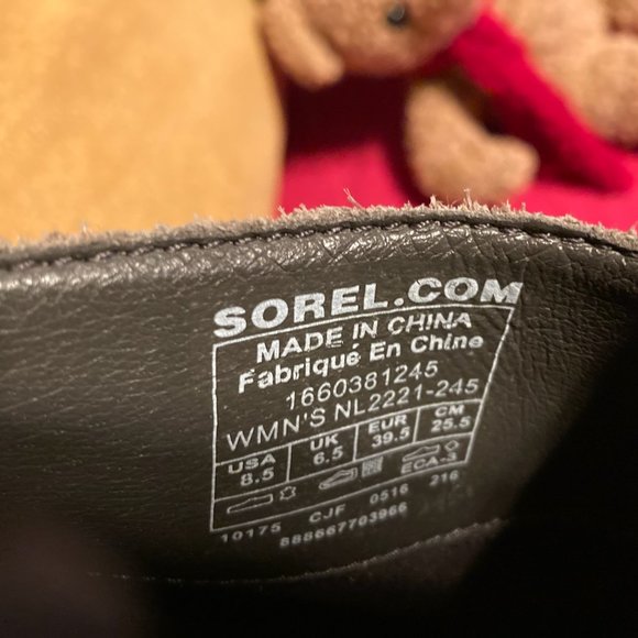 Women’s Sorel Addington Chelsea Boots - Picture 2 of 5